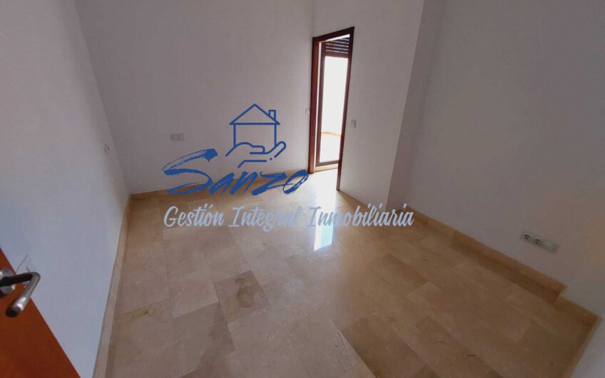 Piso con cochera en el centro Antequera