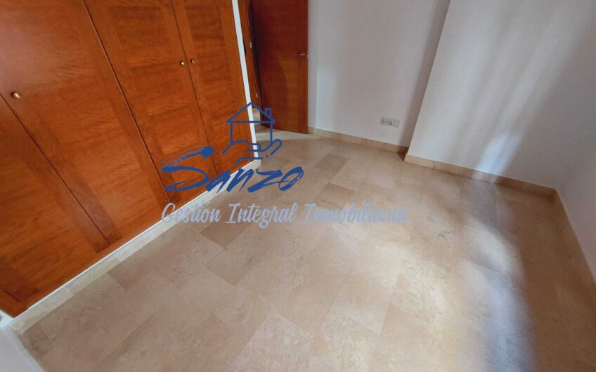 Piso con cochera en el centro Antequera