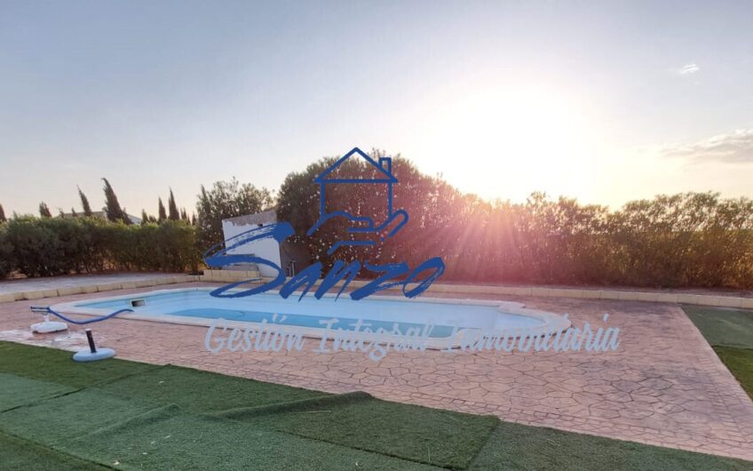 Parcela con piscina en Mollina